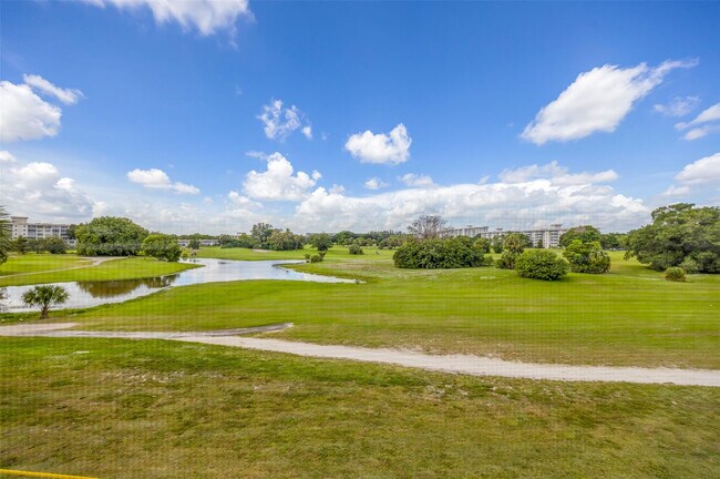 Building Photo - 2681 S Course Dr