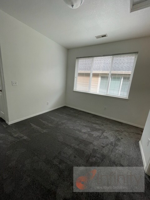 Building Photo - 21847 SW Vintner Ln