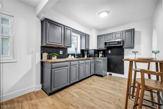 Building Photo - 896 Indian Trail