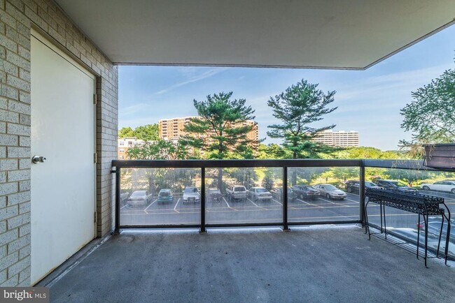 Building Photo - 203 Yoakum Pkwy