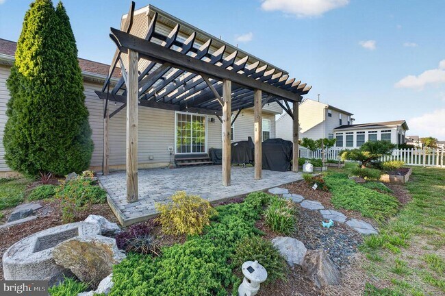 Building Photo - 33 Lindley Dr