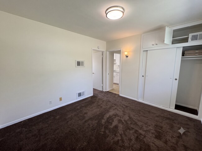 Building Photo - 110 S Greenwood Ave