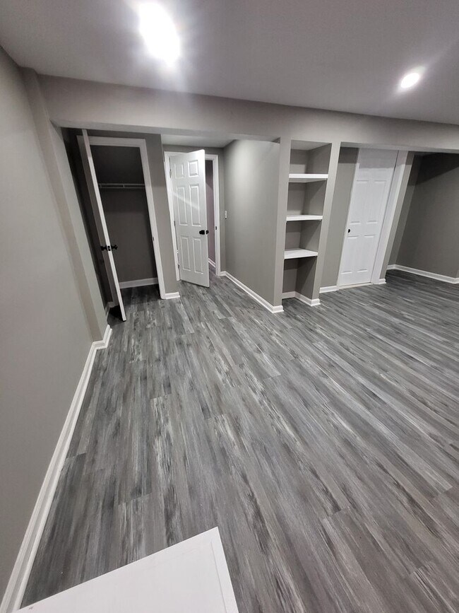 Building Photo - 3Bed 3 Bath Finished Basement!