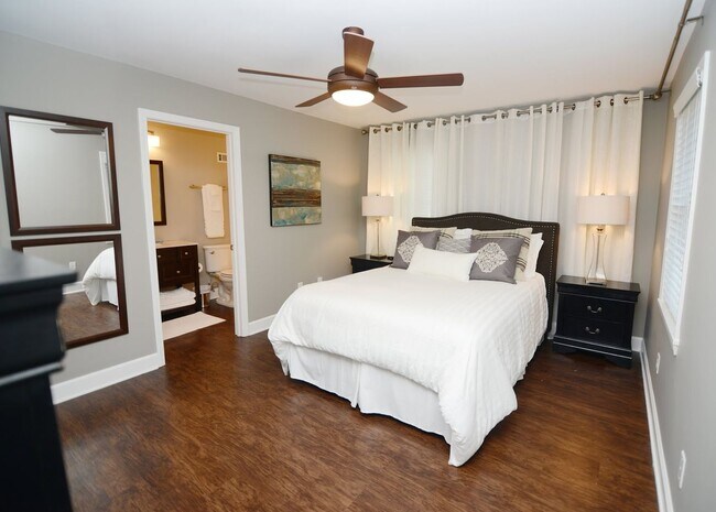 Building Photo - 1626 17th Ave E