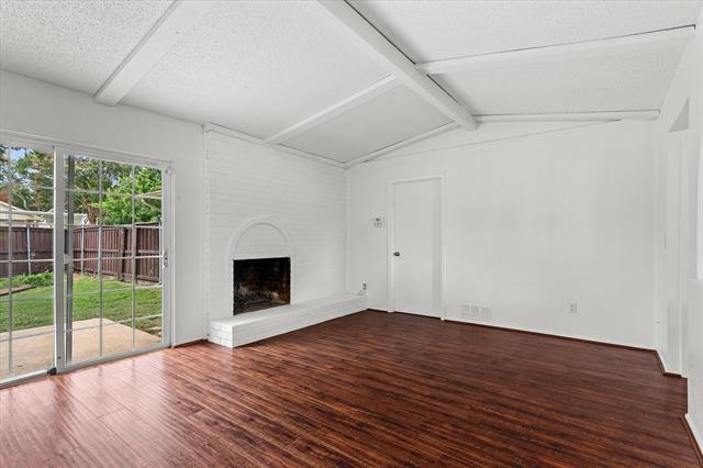 Building Photo - 2804 Royal Oaks Dr