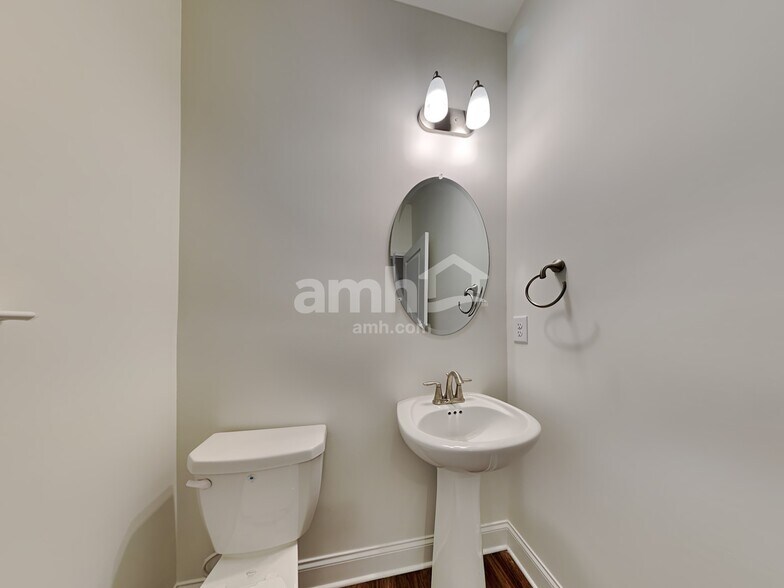 Building Photo - 5045 Hudson Vly Dr