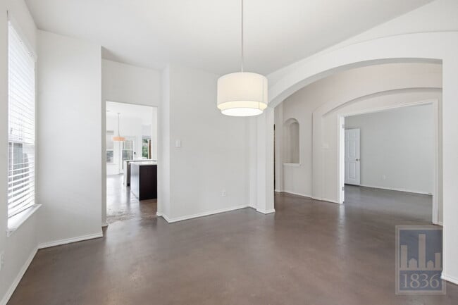Building Photo - 2217 Speidel Dr