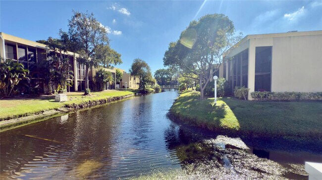 Building Photo - 2941 SW 87th Ave