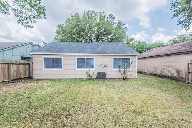 Building Photo - 7522 Pepperbrook Dr
