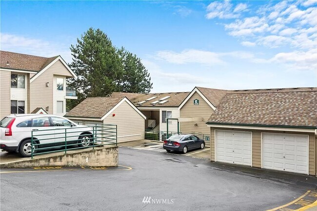 Building Photo - 15330 Sunwood Blvd