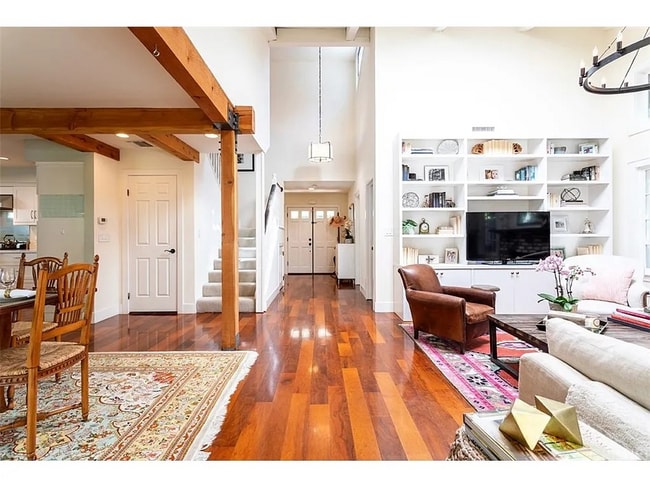 Building Photo - 12807 Milbank St