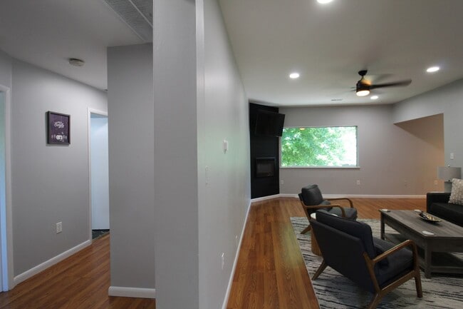 Building Photo - Bright & Spacious 2-Bedroom Home in Massanutten