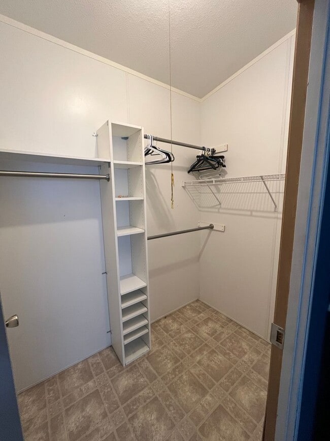 Building Photo - Great Location! 3 Bed, 2 Bath West-Flagstaff Home - Students & Pets OK! Avail Aug 10th!