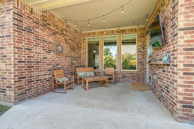 Building Photo - 15024 Teasley Ave