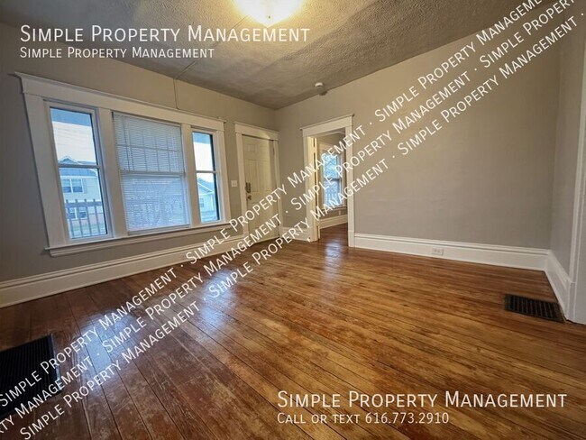 Building Photo - 1036 Lafayette Ave NE