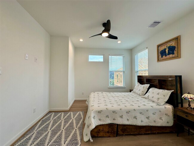 Building Photo - 203 Danna Ln
