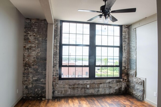 Building Photo - 116 N 3rd St