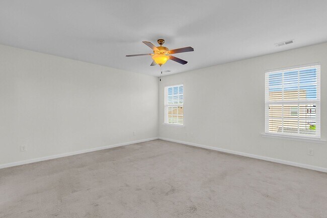Building Photo - Spacious Summerville Home Near Historic Downtown