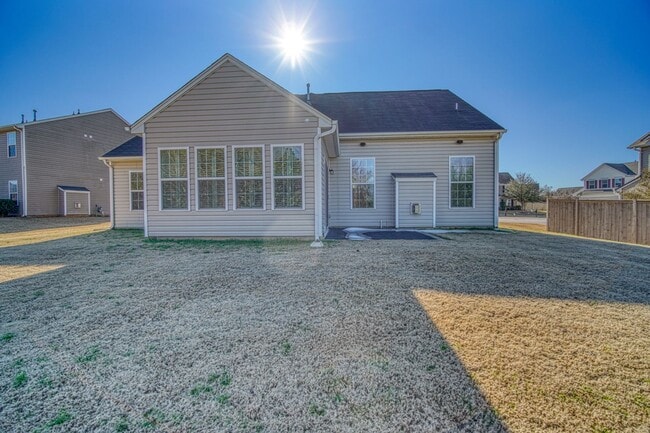 Building Photo - Incredible Home In Gated Community/Simpsonville