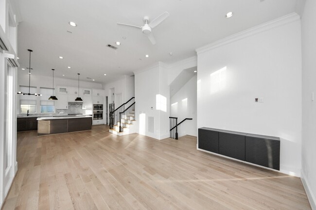 Building Photo - 4005 Woodshire Vlg Ests