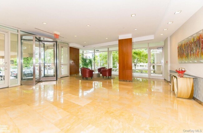 Building Photo - 640 W 237th St