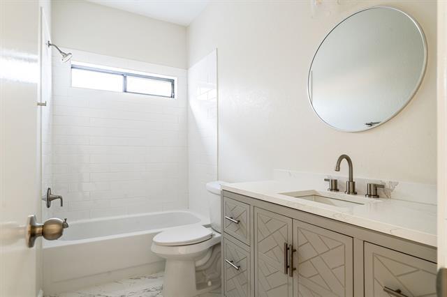 Building Photo - 6400 Meadowglen Dr