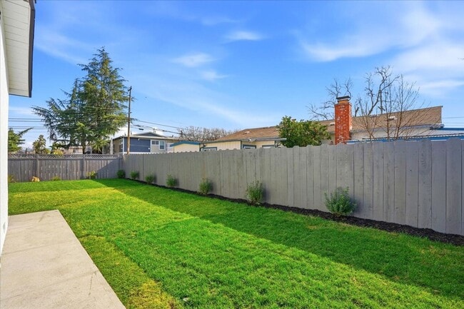 Building Photo - Concord Stunning! fully remodeled 3 bedroom 2 bathroom single family home w/ 2 car garage