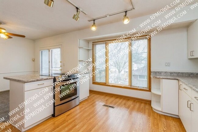 Building Photo - 2722 Park Ave