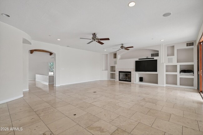 Building Photo - 8001 E Vista Bonita Dr