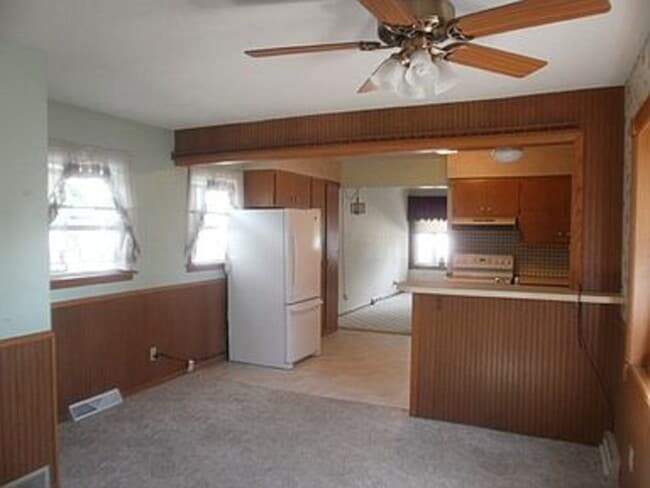 Building Photo - 2021 Veterans Dr