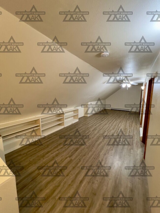 Building Photo - Spacious 3BR, 2.5BA Home off Chena Hot Springs Rd with Yard, Deck & Greenhouse