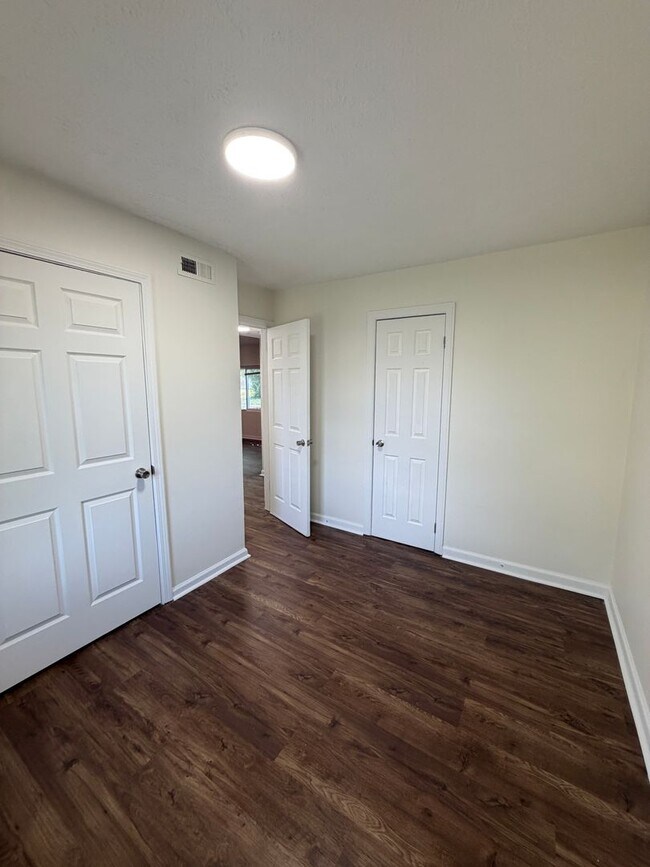 Building Photo - 2866 North Glen Drive, Columbus, OH — 2 Bed / 1 Bath — Fully Renovated!