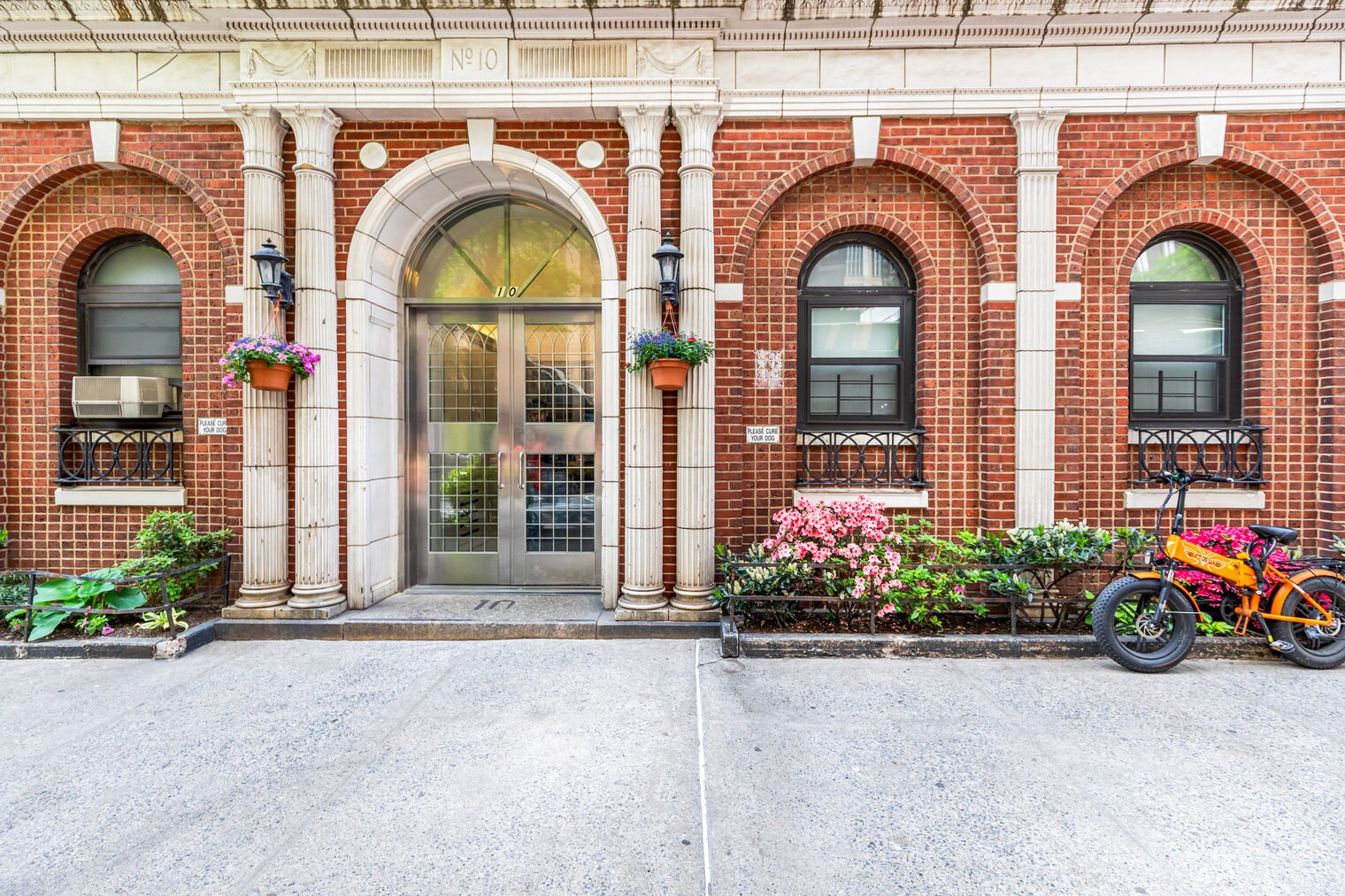 Building Photo - 10 W 65th St