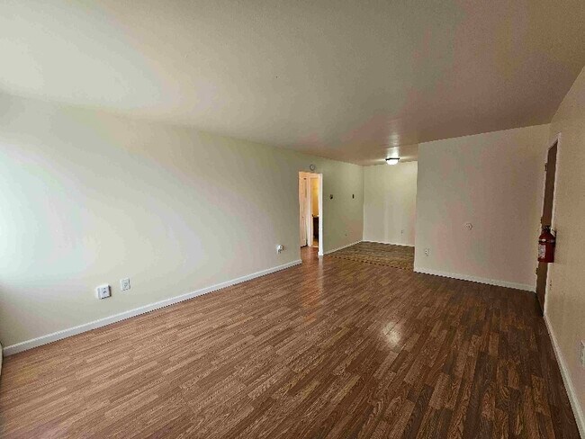 Building Photo - 1879 W 13 Mile Rd