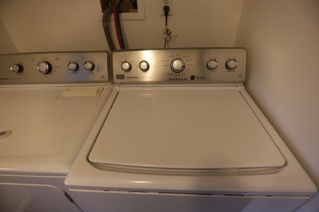 Building Photo - 257 Canby St