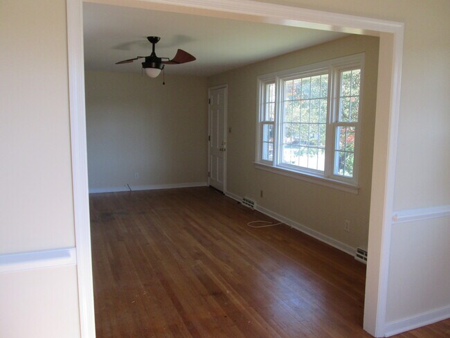 Building Photo - 3914 Longleaf Dr
