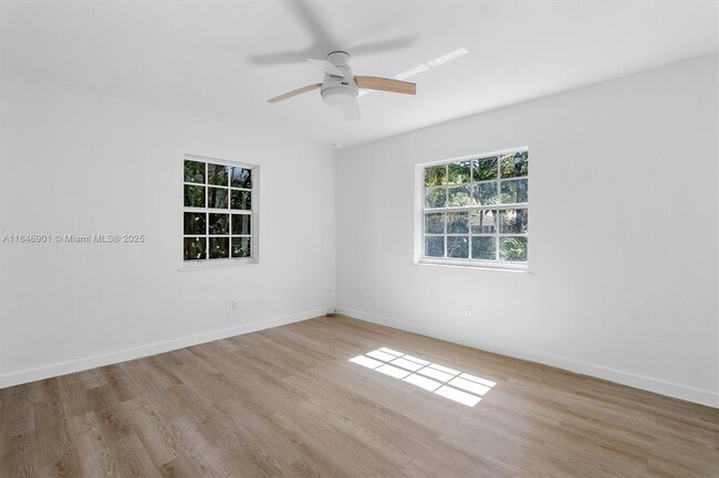 Building Photo - 4725 NE Miami Ct