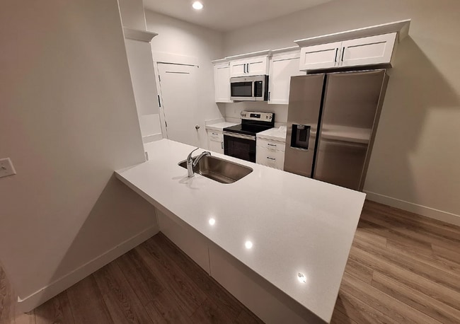 Building Photo - 4 bedroom/2.5 bathroom Townhome in Eagle Mountain