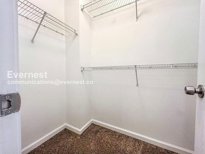 Building Photo - 218 Copperbend Dr SE