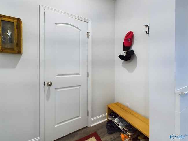 Building Photo - 219 Maureen Dr SW