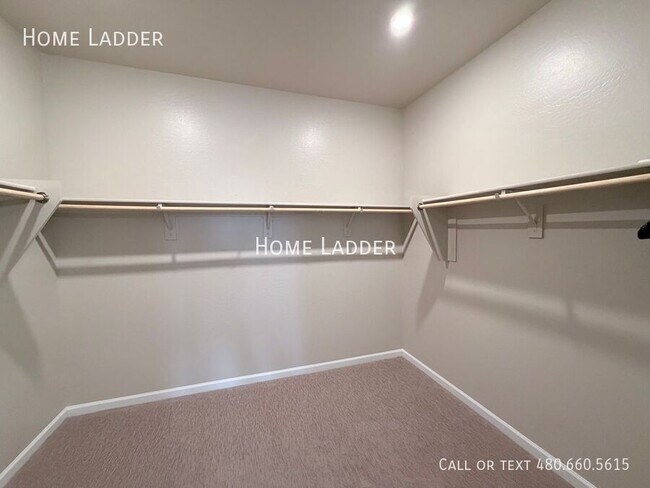 Building Photo - 1997 E Wetleaf Pl