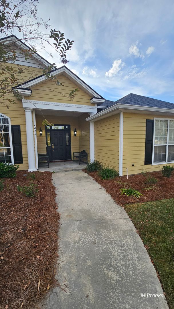Building Photo - Country living but conveniently located in Kingsgate S/D in North Lowndes County near Moody AFB.