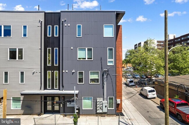 Building Photo - 1206 N Orianna St