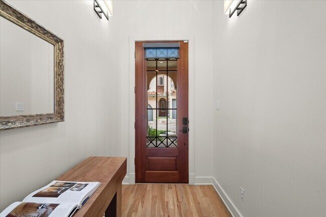 Building Photo - 1529 Barton Springs Rd
