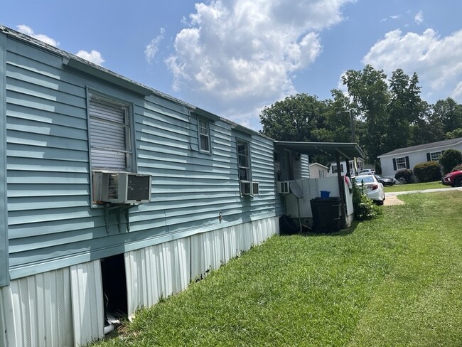 Building Photo - 2 Bed 1 Bath Mobile Home