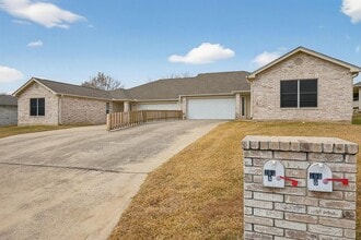 Building Photo - 268 Braeburn Cir