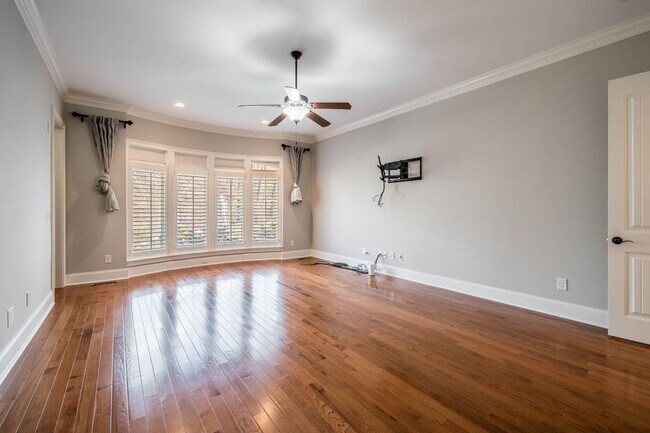 Building Photo - 246 Valley Meadow Dr
