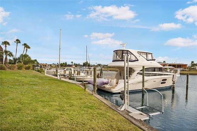 Building Photo - 1028 Apollo Beach Blvd