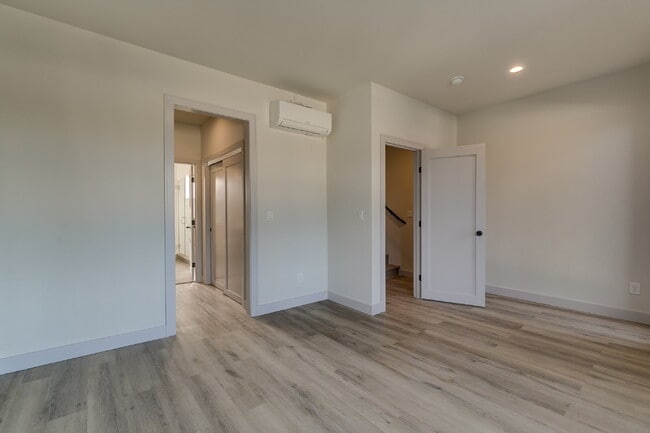 Building Photo - Modern, Spacious 2020 Townhome in West Seattle!