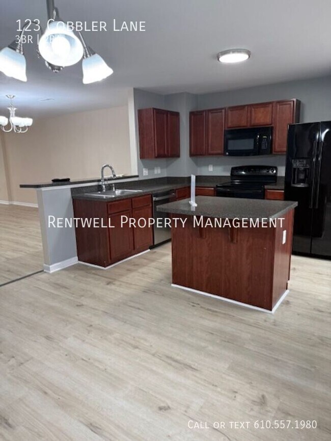 Building Photo - 123 Cobbler Ln